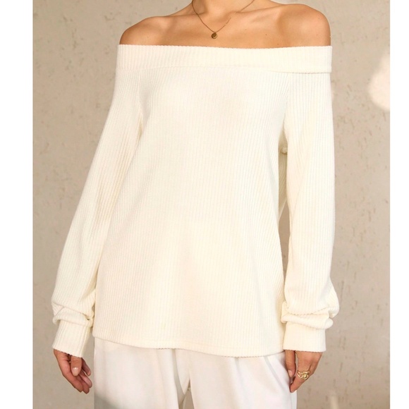 Solid Off shoulder Loose Fit Long sleeve Top - Picture 3 of 10
